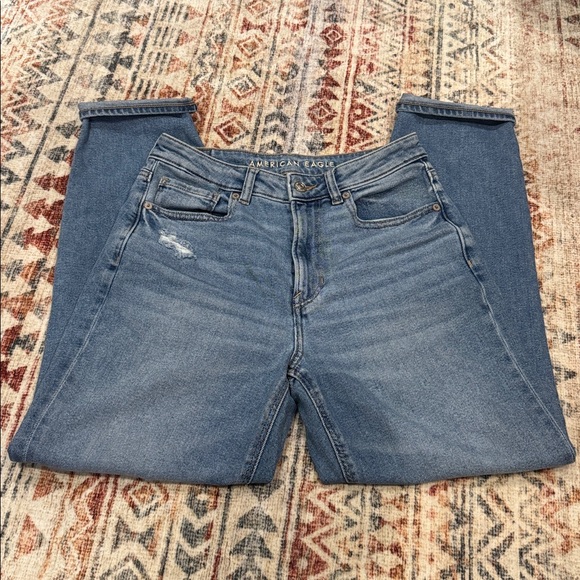 Women’s American Eagle Outfitters Mom Jeans - Picture 3 of 9